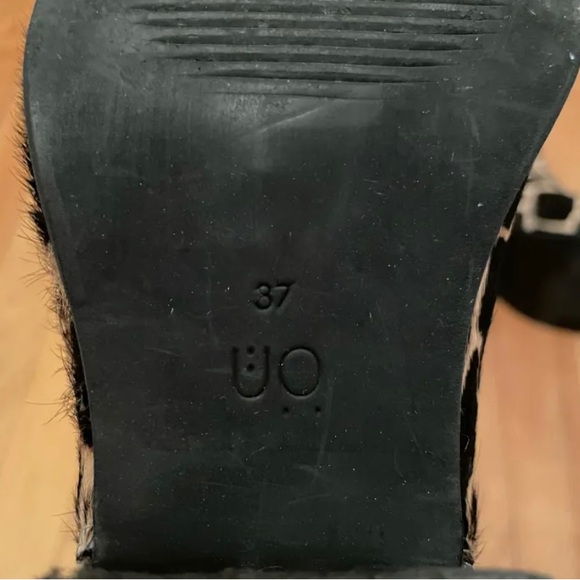 NWOT Chelsea boots UO - Picture 3 of 3